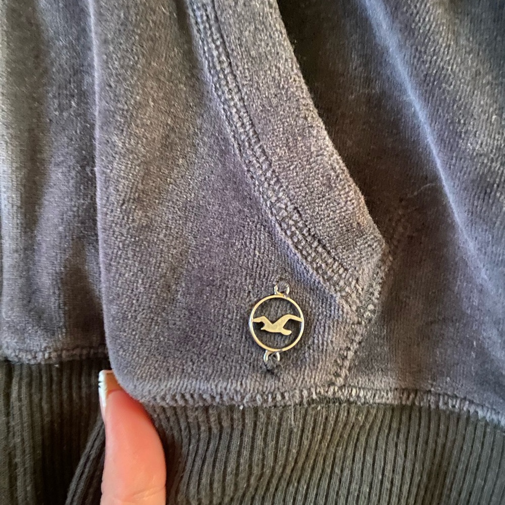 UNAVAILABLE TILL THE 10th!!🐞vntg(2000s) Hollister Tracksuit Top - Picture 3 of 6